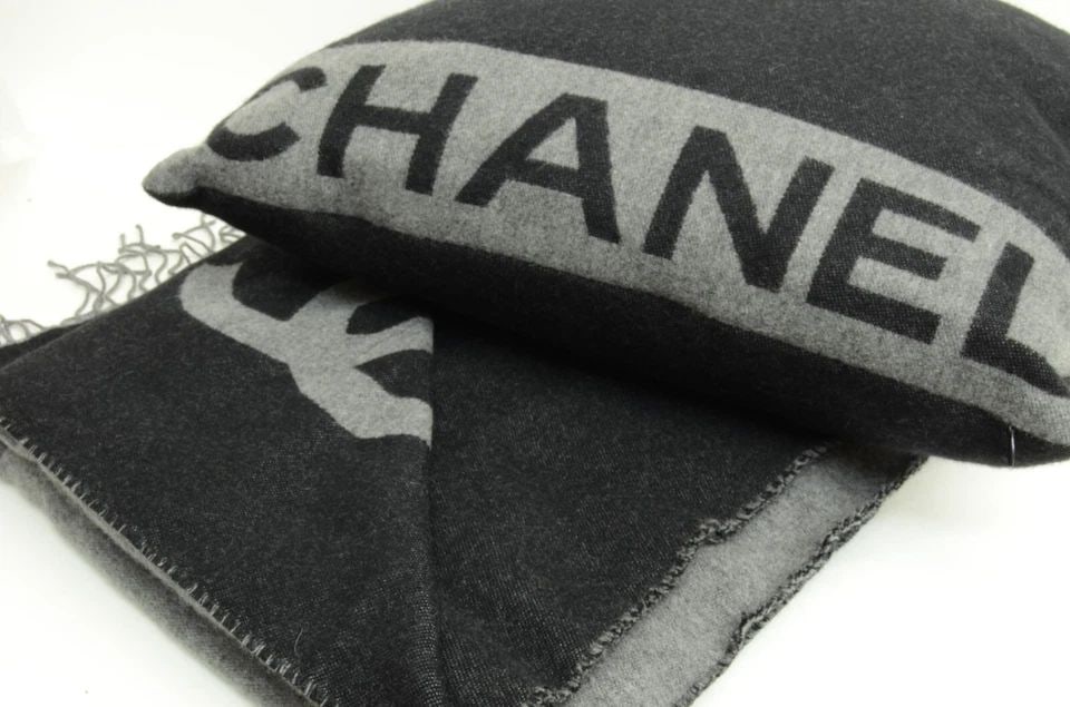AUTHENTIC CHANEL COUCH BEDDING SET WOOL CASHMERE SOFT THROW PILLOW FRILL BLANKET (1 of 2)