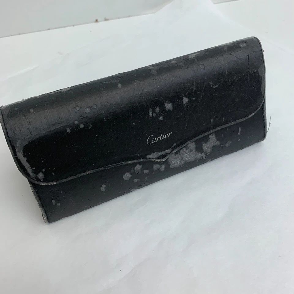AUTHENTIC CARTIER EDITION SANTOS DUMONT SUNGLASSES 61 18 135 DOT GOLD FRAMES: AUTHENTIC CARTIER EDITION SANTOS DUMONT SUNGLASSES 61 18 135 DOT GOLD FRAMES AUTHENTIC CARTIER EDITION SANTOS DUMONT SUNGLASSES 61 18 135 DOT GOLD FRAMES Santos-Dumont Lens Width: 61mm Bridge Width: 1