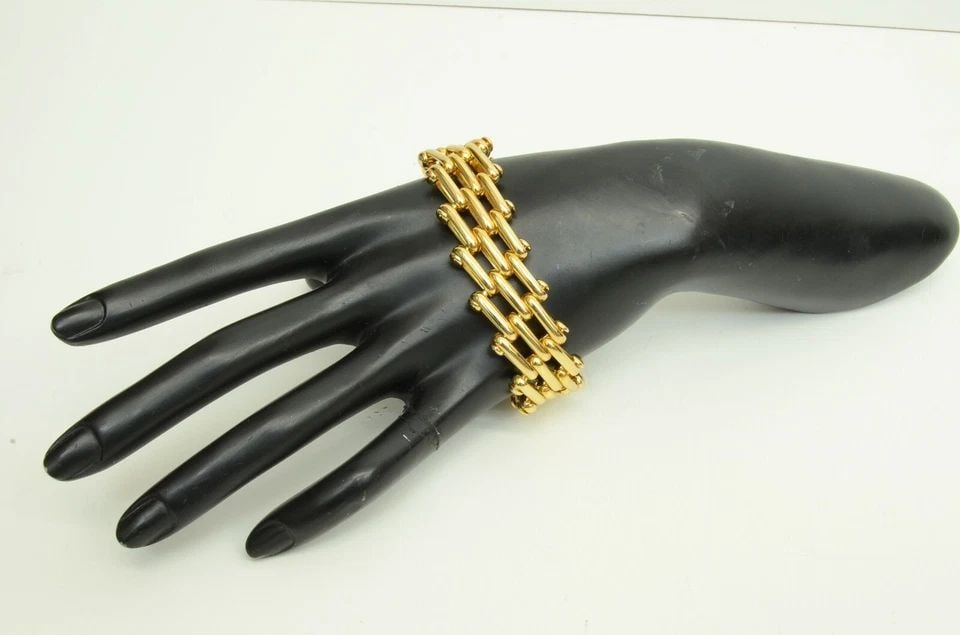 AUTHENTIC CHRISTIAN DIOR VINTAGE BRACELET GP LINK JEWELRY ACCESSORY 2: AUTHENTIC CHRISTIAN DIOR VINTAGE BRACELET GP LINK JEWELRY ACCESSORY 2 Authentic Christian Dior Vintage Bracelet GP Link Jewelry Accessory 2 AUTHENTIC CHRISTIAN DIOR VINTAGE BRACELET GP LINK JEWELRY AC