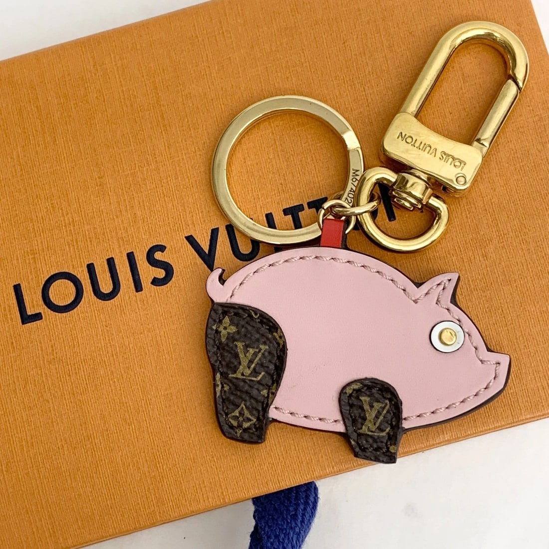 AUTHENTIC LOUIS VUITTON PIG KEYCHAIN LEATHER GP TAG DANGLE BAG ACCESSORY RING: AUTHENTIC LOUIS VUITTON PIG KEYCHAIN LEATHER GP TAG DANGLE BAG ACCESSORY RING Louis Vuitton Key Chain, Bag Charm Fashion, Travel, Chic, Animals, Pig Key Ring, Clip, Accessory Gold Plated, Leather Manu