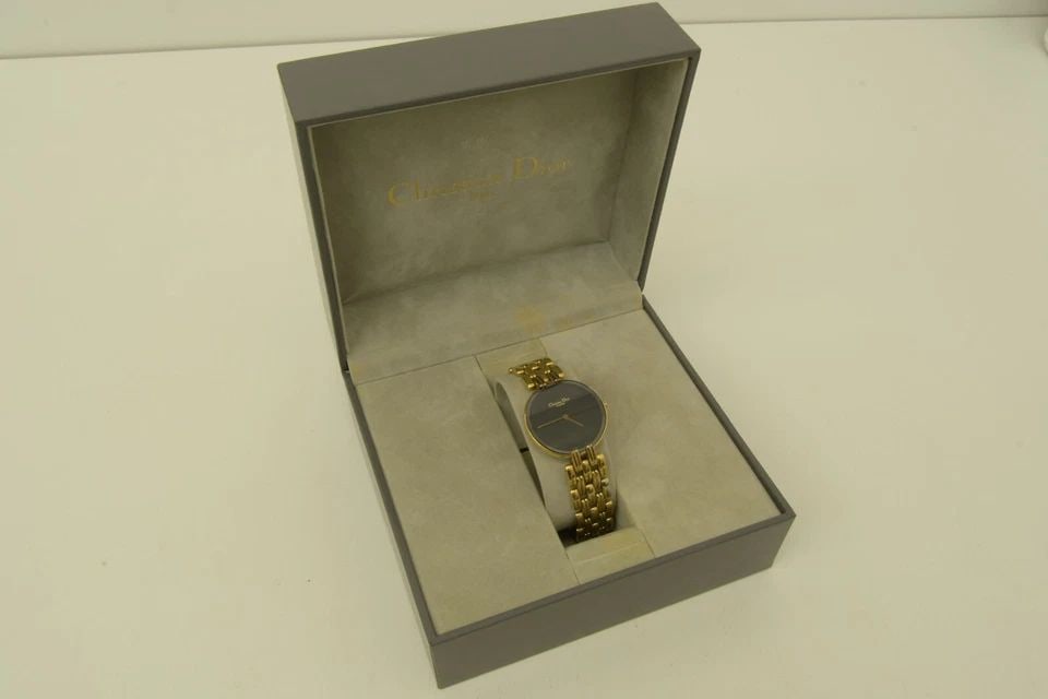 AUTH CHRISTIAN DIOR MOON 26MM GP WATCH BLACK MODELE VINTAGE WRISTWATCH 46.154.3: AUTH CHRISTIAN DIOR MOON 26MM GP WATCH BLACK MODELE VINTAGE WRISTWATCH 46.154.3 Auth Christian Dior Moon 26mm GP Watch Black Modele Vintage Wristwatch 46.154.3 26mm Case 13mm Lug Length: 16.9 cm Women