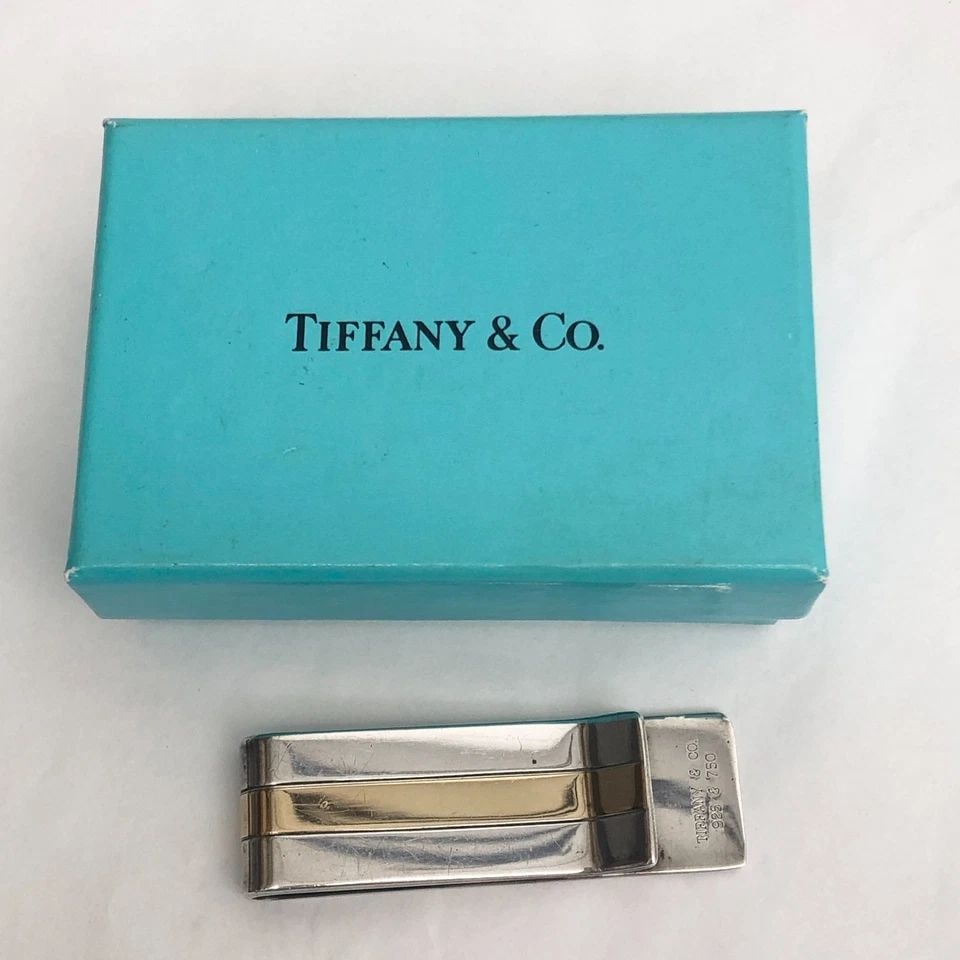 AUTHENTIC TIFFANY & CO. MONEY CLIP STERLING SILVER 925 GOLD GP STRIPE: AUTHENTIC TIFFANY & CO. MONEY CLIP STERLING SILVER 925 GOLD GP STRIPE Money Clip, Wallet Height: 5.8 cm Width: 1.8 cm Depth: 0.7 cm 29.5 grams Gold Plated, Sterling Silver 925 Silver, Gold CONDITION R
