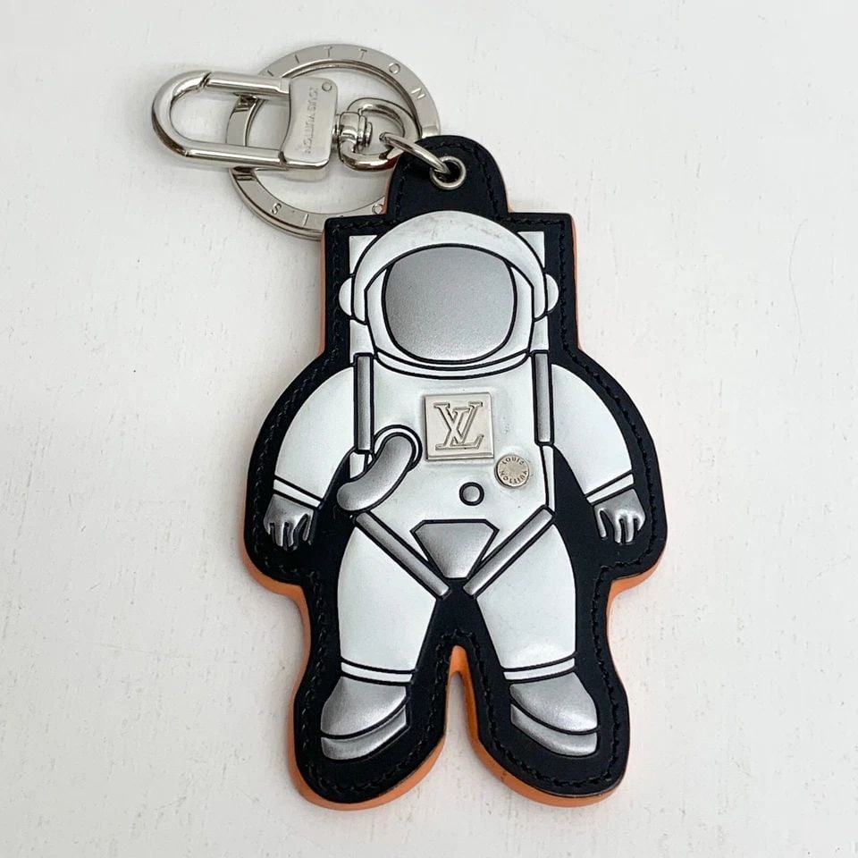 AUTHENTIC LOUIS VUITTON ASTRONAUGHT KEYCHAIN LEATHER SP WHITE BAG ACCESSORY: AUTHENTIC LOUIS VUITTON ASTRONAUGHT KEYCHAIN LEATHER SP WHITE BAG ACCESSORY Authentic Louis Vuitton Astronaught Keychain Leather SP White Bag Accessory Louis Vuitton Key Chain, Bag Charm Fashion, Chic