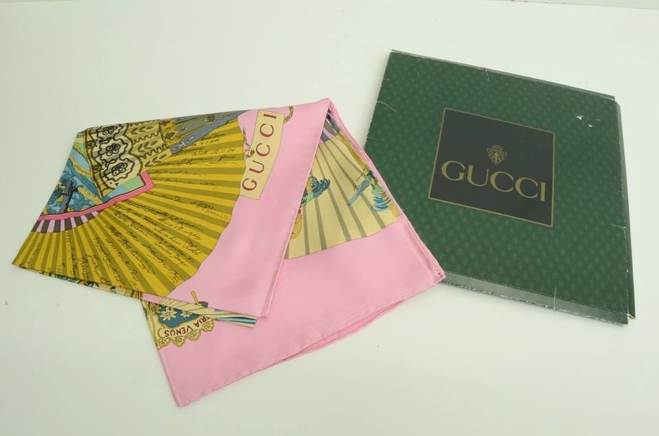 AUTHENTIC GUCCI VINTAGE SCARF 90CM SILK PINK EASTERN FANS DESIGN (1 of 2)