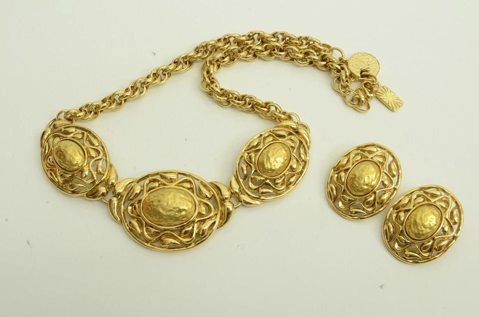 AUTHENTIC YVES SAINT LAURENT OVAL SWIRL EMBLEM NECKLACE CLIP EARRING YSL JEWELRY (1 of 2)