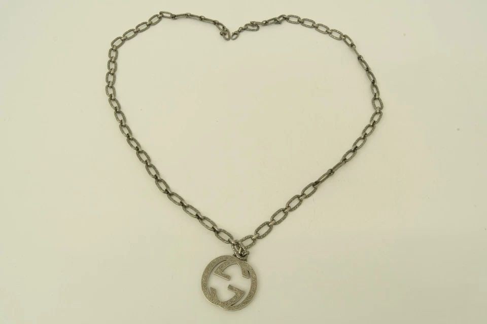AUTHENTIC GUCCI AGED SILVER EMBLEM NECKLACE GG LOGO CHAIN JEWELRY ACCESSORY (1 of 2)
