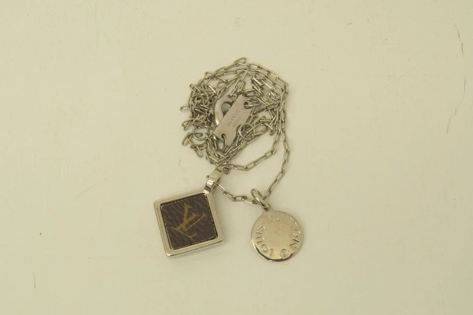 AUTHENTIC LOUIS VUITTON MONOGRAM EMBLEM NECKLACE SP SILVER JEWELRY ACCESSORY (1 of 2)