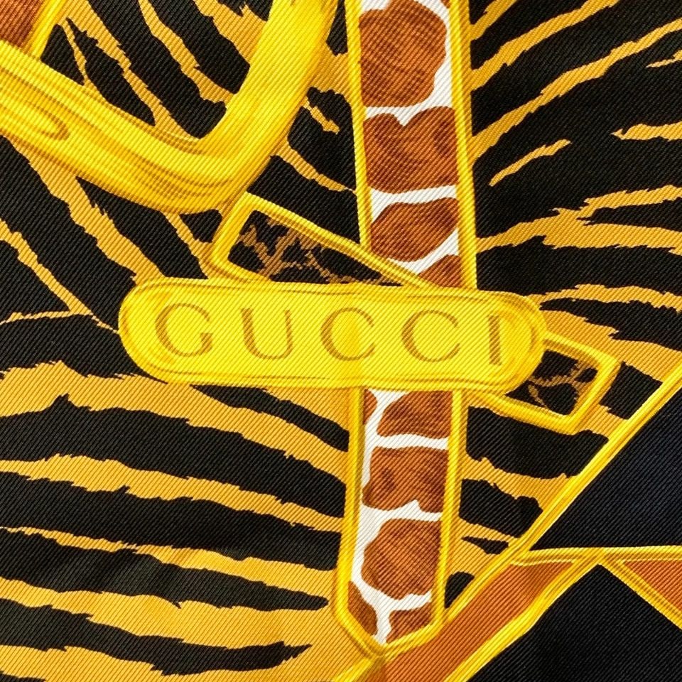 AUTHENTIC GUCCI FRINGED SCARF 100% SILK BLACK GOLD ANIMAL PRINT SADDLES 90CM (1 of 2)