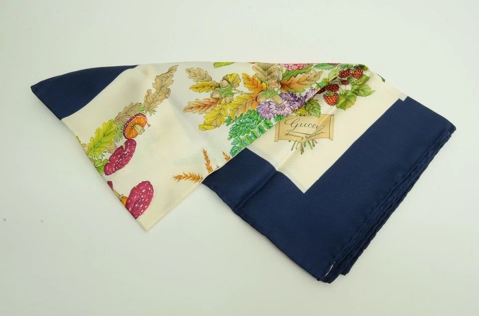 AUTHENTIC GUCCI VINTAGE SCARF 90CM SILK BLUE WHITE FLOWER ACCESSORY COLLECTION (1 of 2)