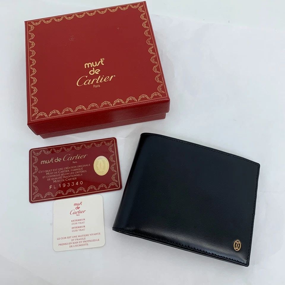 AUTHENTIC CARTIER BLACK BIFOLD WALLET LEATHER VINTAGE GOLD DECOR SIGNATURE LOGO: AUTHENTIC CARTIER BLACK BIFOLD WALLET LEATHER VINTAGE GOLD DECOR SIGNATURE LOGO AUTHENTIC CARTIER BLACK BIFOLD WALLET LEATHER VINTAGE GOLD DECOR SIGNATURE LOGO Double C Decor Bifold Width: 11.5 cm Hei