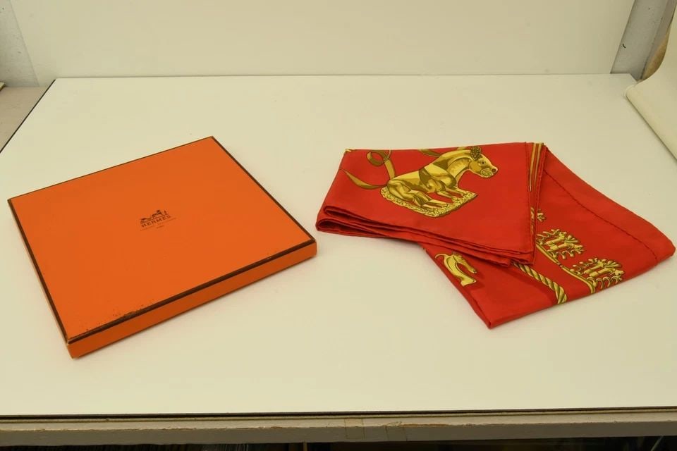 AUTHENTIC HERMES SCARF LES CAVALIERS D'OR RED 90CM RYBALTCHENKO VINTAGE SILK: AUTHENTIC HERMES SCARF LES CAVALIERS D'OR RED 90CM RYBALTCHENKO VINTAGE SILK Les Cavaliers d'Or The Golden Riders Dimitri Rybaltchenko Manufactured: France Height: 90cm (35.4 inch) Width: 90cm (35.4 i