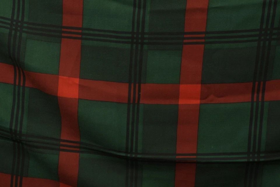 AUTHENTIC GUCCI WOOL SHAWL RED GREEN EQUESTRIAN 116CM X 134 PLAID CHECK SCARF (1 of 2)
