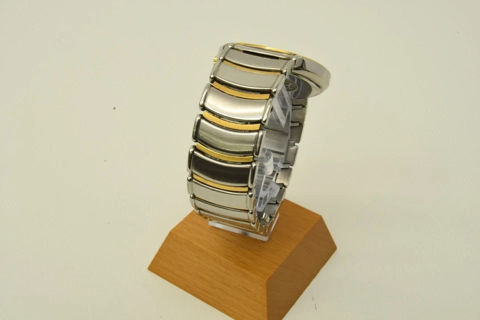 AUTHENTIC CHRISTIAN DIOR 30MM X 34MM WATCH LARGE OVAL WHITE DATE CLIP LINK BAND: AUTHENTIC CHRISTIAN DIOR 30MM X 34MM WATCH LARGE OVAL WHITE DATE CLIP LINK BAND Authentic Christian Dior 30mm x 34mm Watch Large Oval White Date Clip Link Band Authentic Christian Dior 30mm x 34mm Wat