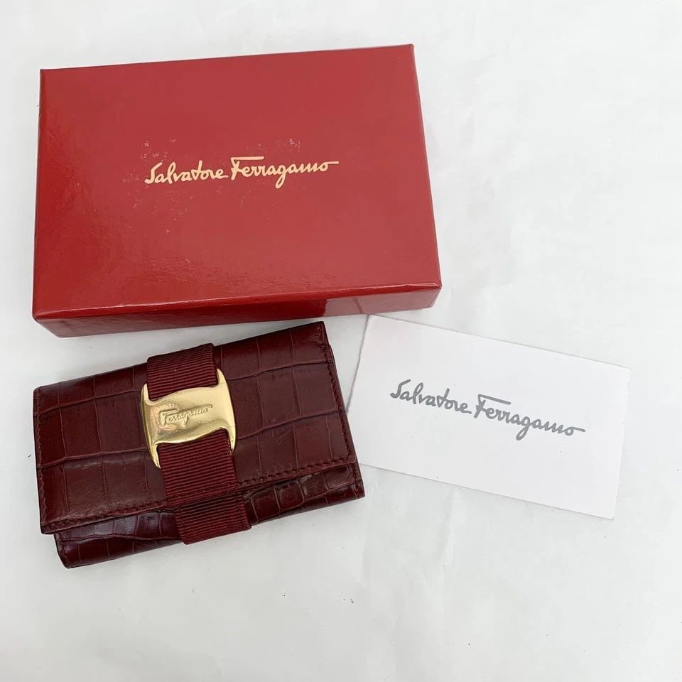 AUTHENTIC SALVATORE FERRAGAMO RED GOLD 6 KEY RING GP VINTAGE LEATHER CASE HOLDER (1 of 2)
