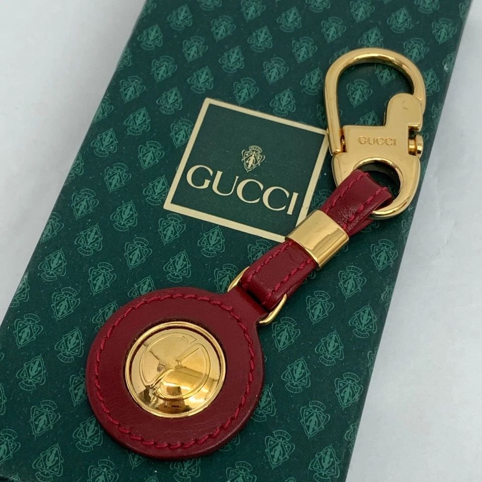 AUTHENTIC GUCCI RED LEATHER GOLD GG LOGO GP CLIP KEYCHAIN JEWELRY ACCESSORY: AUTHENTIC GUCCI RED LEATHER GOLD GG LOGO GP CLIP KEYCHAIN JEWELRY ACCESSORY AUTHENTIC GUCCI RED LEATHER GOLD GG LOGO GP CLIP KEYCHAIN JEWELRY ACCESSORY Gucci Jewelry Accessory Circle Keychain Gold, Re