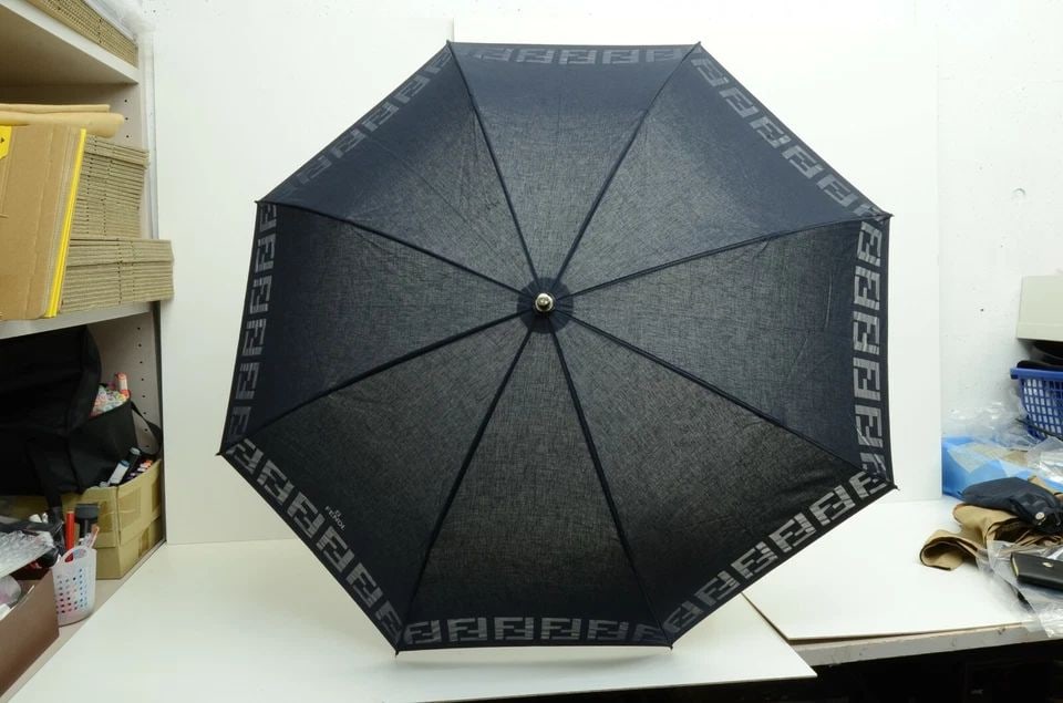 AUTHENTIC FENDI VINTAGE LOGO UMBRELLA BLUE SIGNATURE EMBLEM COMPACT TRAVEL (1 of 2)