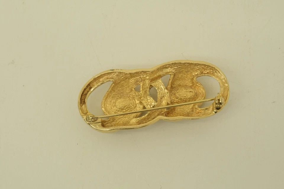 AUTHENTIC CHRISTIAN DIOR OVAL LINK BROOCH GP FAUX GEMSTONE BLUE PINK JEWELRY: AUTHENTIC CHRISTIAN DIOR OVAL LINK BROOCH GP FAUX GEMSTONE BLUE PINK JEWELRY Authentic Christian Dior Oval Link Brooch GP Faux Gemstone Blue Pink Jewelry Jewelry AccessoryLadies, Womens, Female Brooch