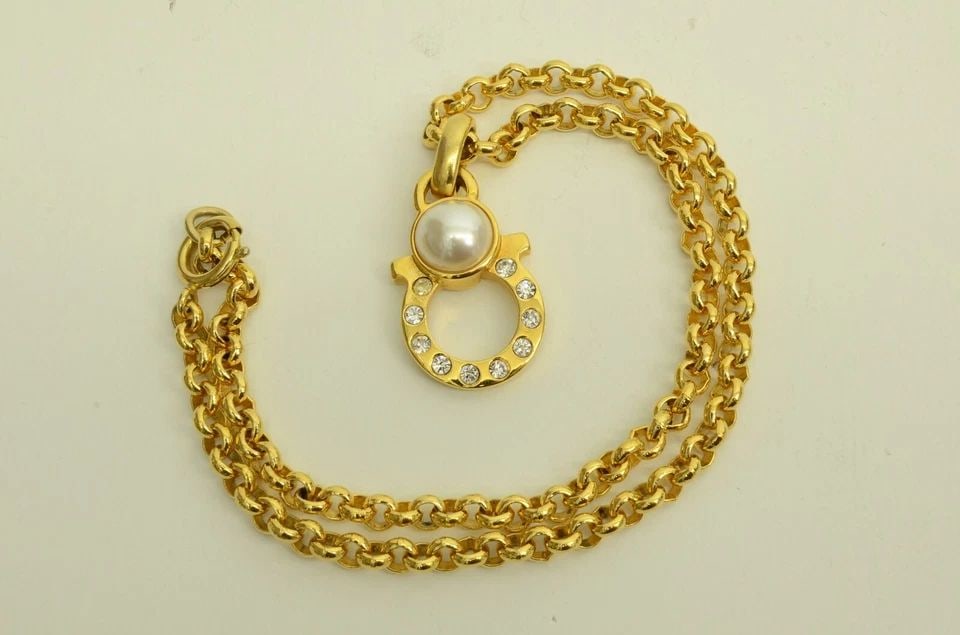 AUTHENTIC FERRAGAMO NECKLACE GANCINI CHARM EMBLEM GP PEARL JEWELRY ACCESSORY: AUTHENTIC FERRAGAMO NECKLACE GANCINI CHARM EMBLEM GP PEARL JEWELRY ACCESSORY Authentic Ferragamo Necklace Gancini Charm Emblem GP Pearl Jewelry Accessory AUTHENTIC FERRAGAMO NECKLACE GANCINI CHARM EMB