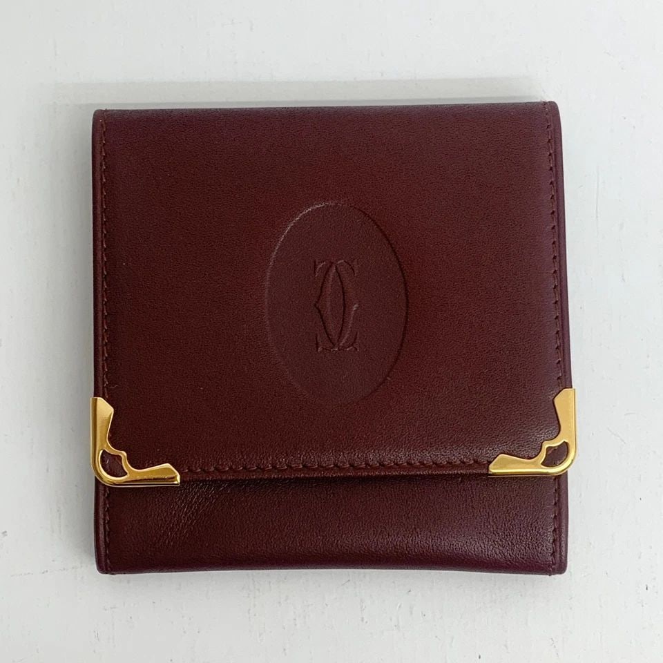 AUTHENTIC CARTIER BURGUNDY WALLET LEATHER DECOR LOGO GP CORNER COIN CASE POUCH: AUTHENTIC CARTIER BURGUNDY WALLET LEATHER DECOR LOGO GP CORNER COIN CASE POUCH Authentic Cartier Burgundy Wallet Leather Decor Logo GP Corner Coin Case Pouch Double C Decor Clip Closure Width: 8.0 cm 
