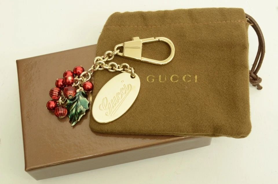 AUTHENTIC GUCCI GUCCI KEYCHAIN CHRISTMAS CHERRIES LEAF CHARM ACCESSORY KEYCHAIN (1 of 2)