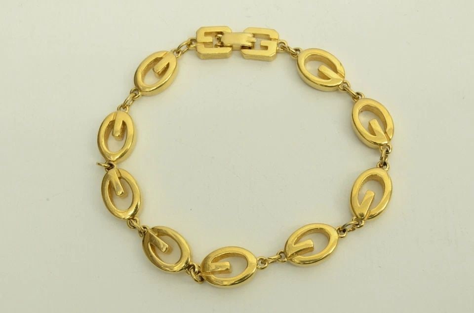 AUTHENTIC GIVENCHY GP LOGO CHARM BRACELET LINKING OVAL GOLD EMBLEM JEWELRY (1 of 2)