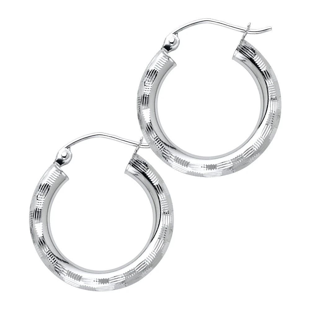 NEW 14K WHITE GOLD 3MM DC HOOP EARRINGS: NEW 14K WHITE GOLD 3MM DC HOOP EARRINGS 3MM DC HOOP EARRINGS NEW 14K WHITE GOLD Height : 20 mm Width : 20 mm Weight : 1.3g