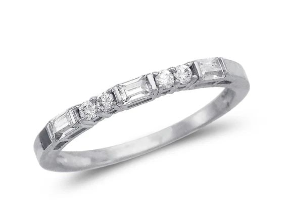 NEW 14K WHITE GOLD LADIES FANCY WHITE BAND RING: NEW 14K WHITE GOLD LADIES FANCY WHITE BAND RING LADIES FANCY WHITE BAND RING NEW 14K WHITE GOLD SIZE Apx: 2mm WEIGHT: 1.6g