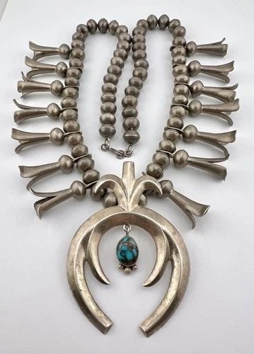 OLD NAVAJO COIN SILVER BENCH BEAD BISBEE TURQUOISE SQUASH BLOSSOM NECKLACE 215G: OLD NAVAJO COIN SILVER BENCH BEAD BISBEE TURQUOISE SQUASH BLOSSOM NECKLACE 215G Old Navajo Coin Silver Bench Bead Bisbee Turquoise Squash Blossom Necklace 215g This Amazing necklace features Amazing H