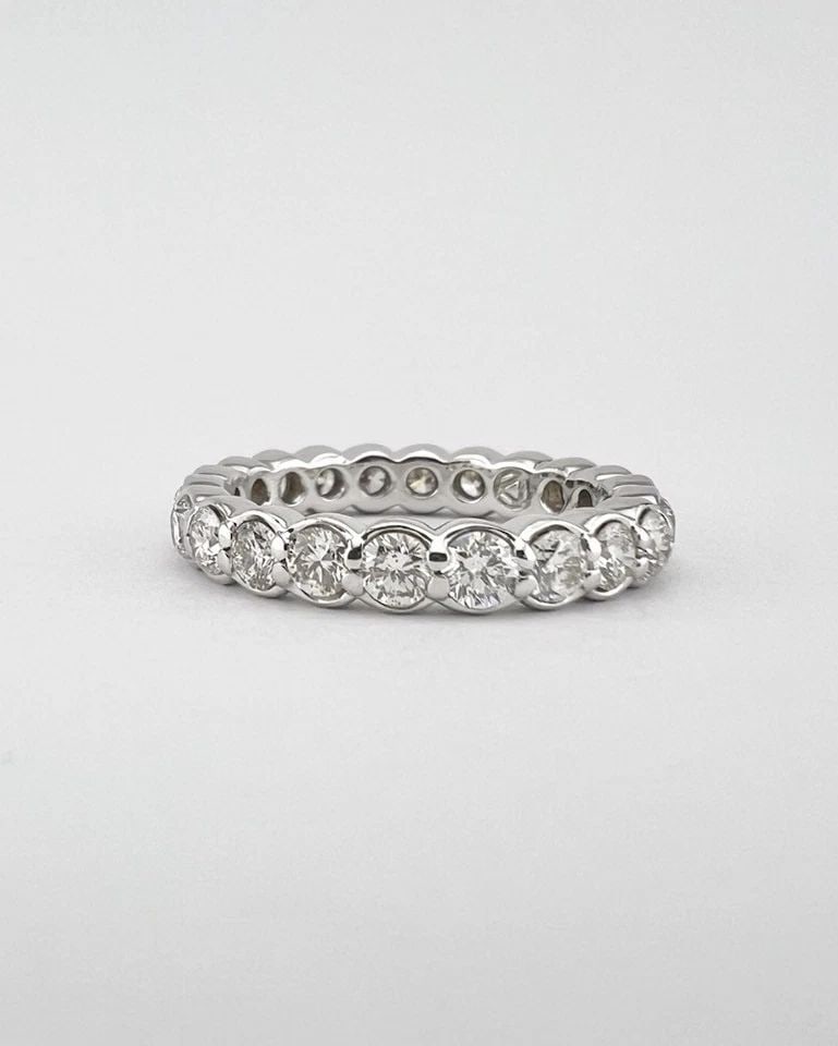 DESIGNER 14K WHITE GOLD 1.75CT DIAMOND ETERNITY WEDDING STACKABLE BAND RING SZ 4: DESIGNER 14K WHITE GOLD 1.75CT DIAMOND ETERNITY WEDDING STACKABLE BAND RING SZ 4 Designer 14k White Gold 1.75ct Natural Diamond Eternity Wedding Stackable Band Ring Sz 4 Ring is Slightly Over a Size 4
