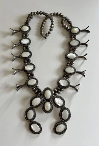 VTG NAKAI NAVAJO STERLING SILVER MOTHER OF PEARL SQUASH BLOSSOM NECKLACE 213.8G: Vtg 26" NAKAI Navajo Sterling Silver Mother Of Pearl Squash Blossom Necklace 213.8g This Amazing necklace features huge specimens Natural Mother Of Pearl, secure in a Sawtooth bezel. Necklace has Hand