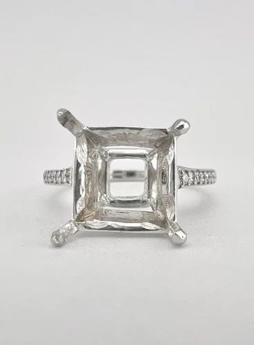 18K WHITE GOLD SEMI-MOUNT HOLDS 3.25-3.50CT DIAMOND ENGAGEMENT RING MOUNTING: 18K WHITE GOLD SEMI-MOUNT HOLDS 3.25-3.50CT DIAMOND ENGAGEMENT RING MOUNTING Designer 18k White Gold Semi-Mount Holds 3.25-3.50ct Diamond Engagement Ring Mounting Ring is a Engagement Ring Mounting Wi