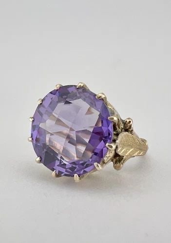 VICTORIAN 9K ROSE GOLD FANCY CUT SYNTHETIC COLOR CHANGE SAPPHIRE WOMEN'S RING: VICTORIAN 9K ROSE GOLD FANCY CUT SYNTHETIC COLOR CHANGE SAPPHIRE WOMEN'S RING Antique Victorian 9k Rose Gold Fancy Cut Synthetic Color Change Sapphire Women's Ring Size: 5.25- Can Be Red Sized Without