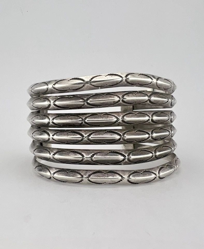 EARLY 1940S NAVAJO COIN SILVER INGOT STAMPED CARINATED 6 ROW CUFF BRACELET 75.5G: EARLY 1940S NAVAJO COIN SILVER INGOT STAMPED CARINATED 6 ROW CUFF BRACELET 75.5G Early 1940s Navajo Coin Silver INGOT Stamped Carinated 6 Row Cuff Bracelet 75.5g Cuff is Just Under 6" tip to Tip and h
