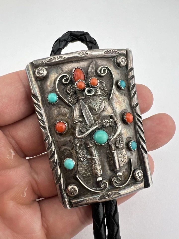 VTG NAVAJO STERLING SILVER TURQUOISE & RED CORAL 3D KACHINA DANCER BOLO TIE 2.5" (1 of 2)