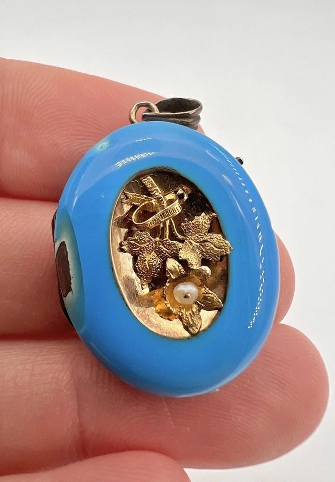 ANTIQUE VICTORIAN ETRUSCAN 14K YELLOW GOLD BLUE ENAMEL PHOTO LOCKET PENDANT 8G (1 of 2)