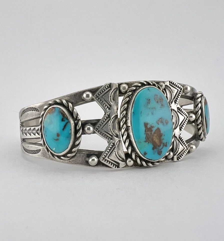 EARLY FRED HARVEY ERA NAVAJO STERLING SILVER CERRILLOS TURQUOISE CUFF BRACELET: EARLY FRED HARVEY ERA NAVAJO STERLING SILVER CERRILLOS TURQUOISE CUFF BRACELET Early Fred Harvey Era Navajo Sterling Silver Cerrillos Turquoise Cuff Bracelet Cuff is 5 1/4" tip to Tip and has a 1 1/4"