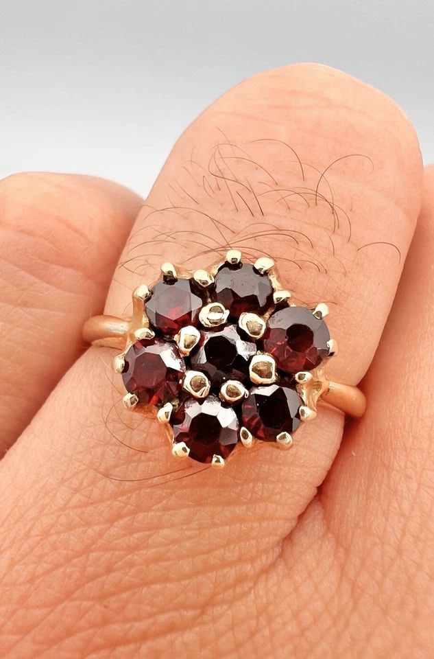ANTIQUE 10K YELLOW GOLD BOHEMIAN GARNET FLOWER CLUSTER RING (1 of 2)