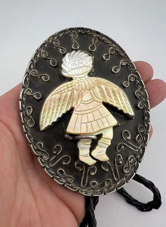 100G VINTAGE NAVAJO STERLING SILVER MOTHER OF PEARL WINGED KACHINA BOLO TIE 4": 100G VINTAGE NAVAJO STERLING SILVER MOTHER OF PEARL WINGED KACHINA BOLO TIE 4" BIG Vtg Navajo Sterling Silver Carved Mother Of Pearl Winged Kachina Bolo Tie 4" Size: 4" Tall By 3 1/8" Wide Metal: Ster