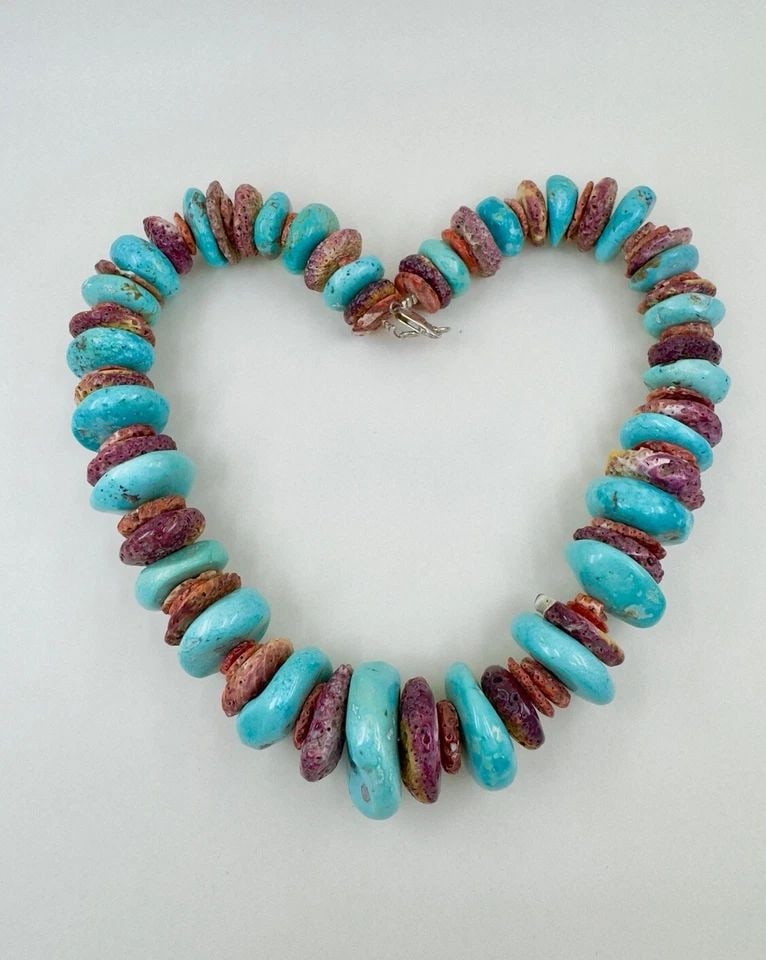 SANTO DOMINGO KEWA TURQUOISE MULTI COLOR SPINY OYSTER HEISHI STERLING NECKLACE: SANTO DOMINGO KEWA TURQUOISE MULTI COLOR SPINY OYSTER HEISHI STERLING NECKLACE Santo Domingo Kewa Turquoise Multi Color Spiny Oyster Heishi Sterling Necklace Necklace is 19" long Tip To Tip Oyster Sto