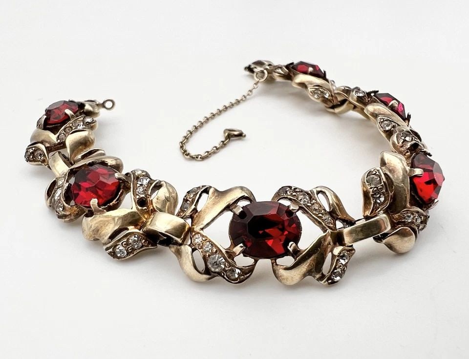 VINTAGE EISENBERG ORIGINAL STERLING SILVER RED GLASS RHINESTONES LINK BRACELET: VINTAGE EISENBERG ORIGINAL STERLING SILVER RED GLASS RHINESTONES LINK BRACELET Vintage EISENBERG ORIGINAL Sterling Silver Red Glass Rhinestones Link Bracelet Size: 7.5" Long by 5/8" Wide - Has A Safet