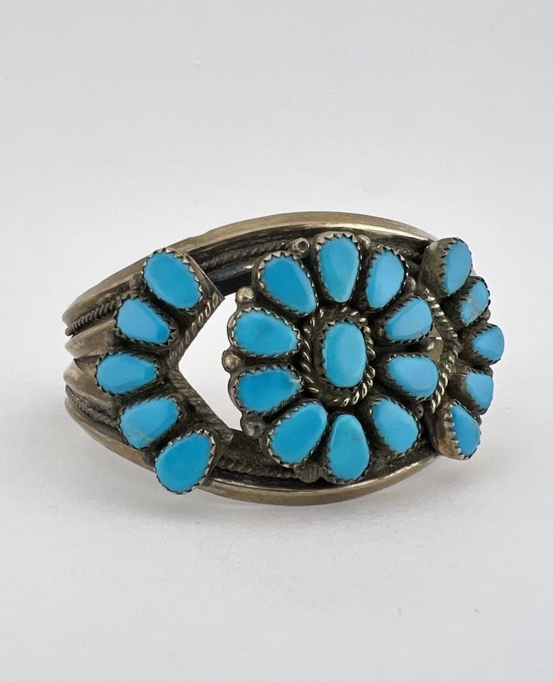 VINTAGE NAVAJO STERLING SILVER PETIT POINT TURQUOISE CLUSTER CUFF BRACELET 46.6G: VINTAGE NAVAJO STERLING SILVER PETIT POINT TURQUOISE CLUSTER CUFF BRACELET 46.6G Vintage Navajo Sterling Silver Petit Point Turquoise Cluster Cuff Bracelet 46.6g Cuff is 5 1/8" tip to Tip and has a 1 