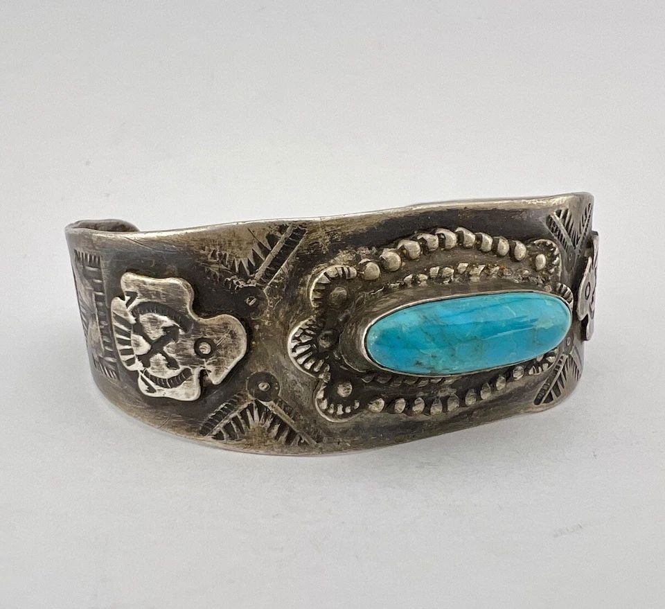 1940'S FRED HARVEY NAVAJO STERLING CERRILLOS TURQUOISE THUNDERBIRD CUFF BRACELET: 1940'S FRED HARVEY NAVAJO STERLING CERRILLOS TURQUOISE THUNDERBIRD CUFF BRACELET 1940's Fred Harvey Navajo Sterling Cerrillos Turquoise Thunderbird Cuff Bracelet Cuff is 5 3/8" tip to Tip and has a 1 