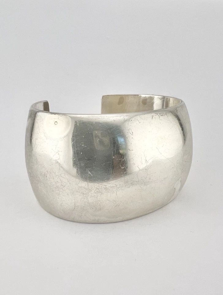 VTG D&J CLARK NAVAJO HAND MADE STERLING SILVER PLAIN WIDE CUFF BRACELET 94.3G: VTG D&J CLARK NAVAJO HAND MADE STERLING SILVER PLAIN WIDE CUFF BRACELET 94.3G Vtg D&J Clark Navajo Hand Made Sterling Silver Plain Wide Cuff Bracelet 94.3g Cuff is 5 5/8" tip to Tip and has an Just Un