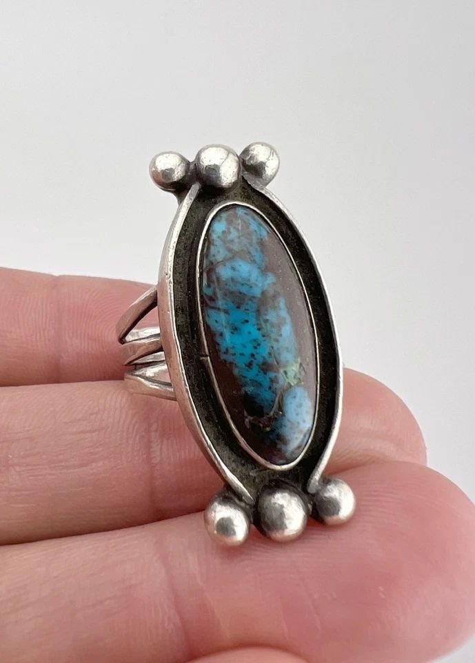 EARLY OLD NAVAJO STERLING SILVER HIGH GRADE BISBEE TURQUOISE SHADOWBOX LONG RING (1 of 2)