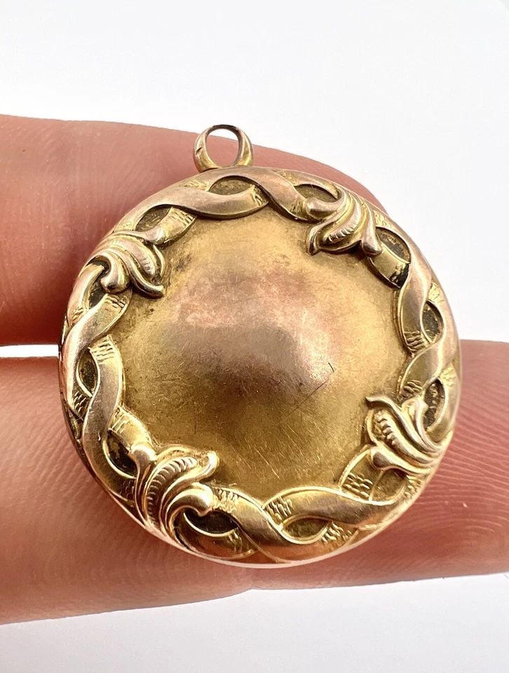 ANTIQUE ART NOUVEAU 10K YELLOW GOLD FLORAL PHOTO LOCKET PENDANT (1 of 2)