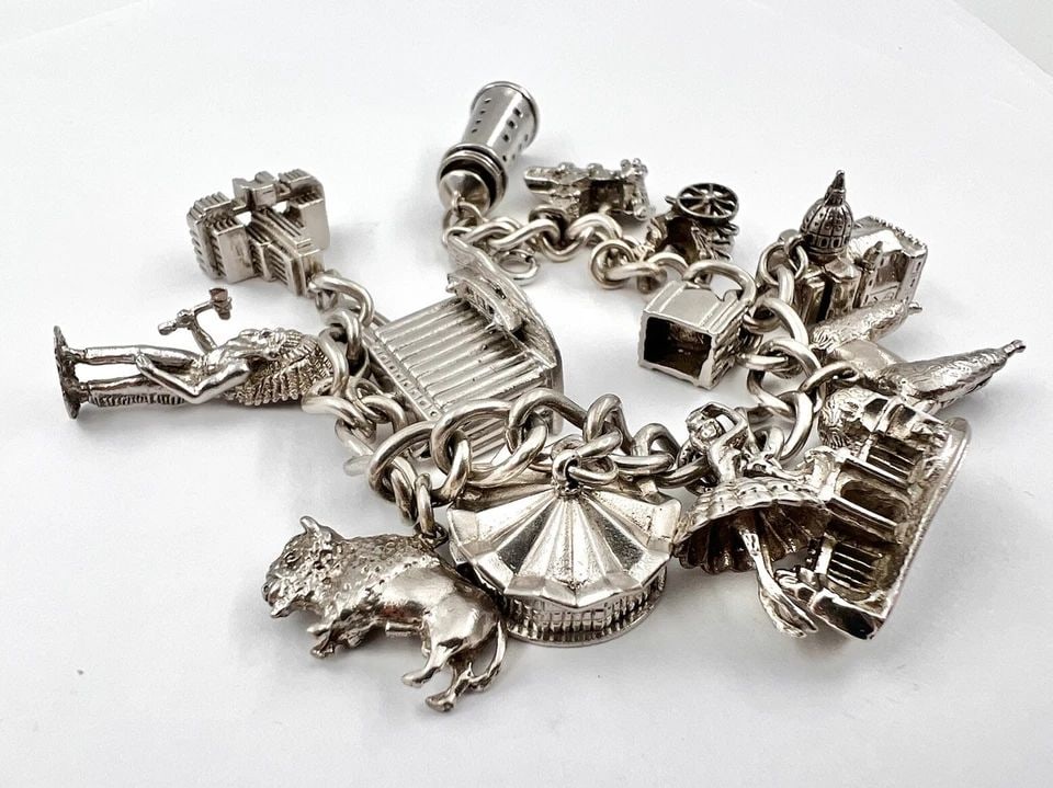 99.3 G VTG WORLD TRAVLER STERLING SILVER MASSIVE JUMBO SIZE 13 CHARM BRACELET: 99.3 g Vtg WORLD TRAVLER Sterling Silver MASSIVE JUMBO Size 13 Charm Bracelet Metal: Sterling Silver Weight is 99.3 Grams on my scale Bracelet is " Long Charms are 5/8" To 1 1/4" Tall 13 Charms, All B