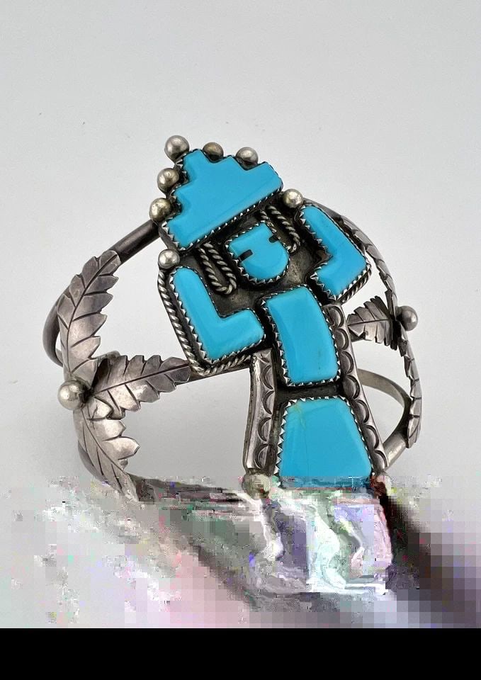 VINTAGE NAVAJO STERLING SILVER TURQUOISE STAMPED KACHINA CUFF BRACELET 2 5/8": VINTAGE NAVAJO STERLING SILVER TURQUOISE STAMPED KACHINA CUFF BRACELET 2 5/8" Vintage Navajo Sterling Silver Turquoise Stamped Kachina Cuff Bracelet 2 5/8" Cuff is 5" tip to Tip and has an 1 1/4" Adju