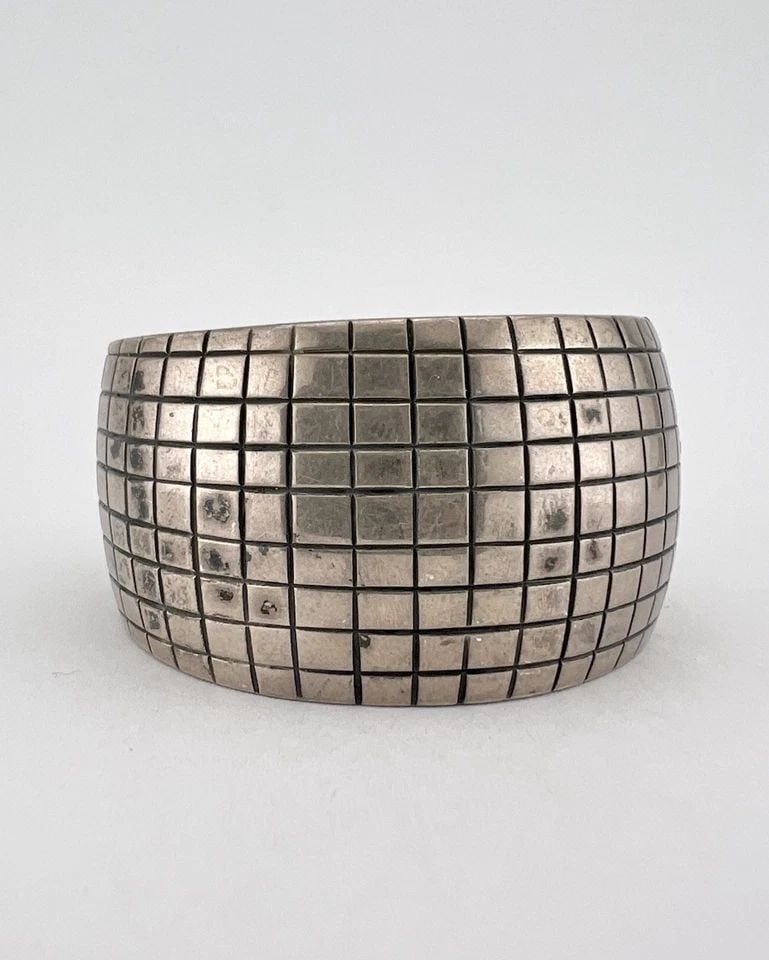 VTG NAVAJO STERLING SILVER DEEP STAMPED SMALL WOMEN'S CUFF BRACELET 45.5G (1 of 2)
