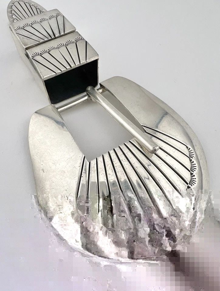 VTG BB NAVAJO STERLING SILVER DEEP STAMPED 4 PIECE RANGER BELT BUCKLE: VTG BB NAVAJO STERLING SILVER DEEP STAMPED 4 PIECE RANGER BELT BUCKLE Vtg BB Navajo Sterling Silver Deep Stamped 4 Piece Ranger Belt Buckle Buckle Size: About 2 1/4" Tall By 2 1/4" Wide Slide Face: 7/