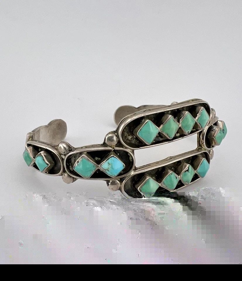 RARE OLD ZUNI STERLING SILVER 20 CARVED DIAMOND CUT TURQUOISE CUFF BRACELET (1 of 1)